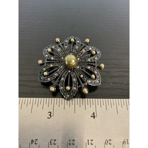 Vintage Style Silver Tone Flower Brooch Pin With Faux Pearl & Rhinestones - Picture 5 of 6